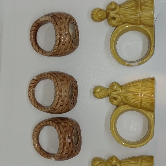 6 Signed Vintage Ceramic Napkin Holder Rings - Picture 3 of 11